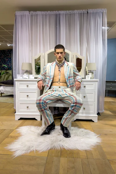 Look 3